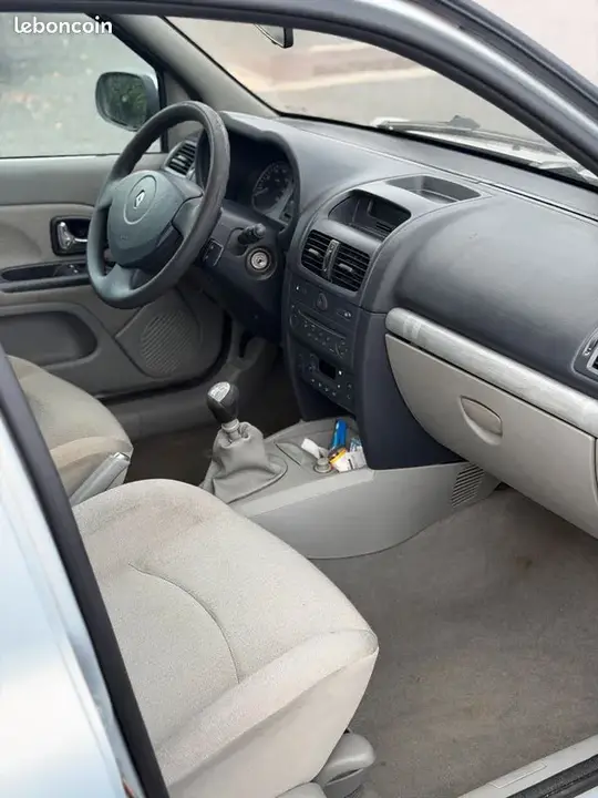 Renault Clio 2001 photo 2