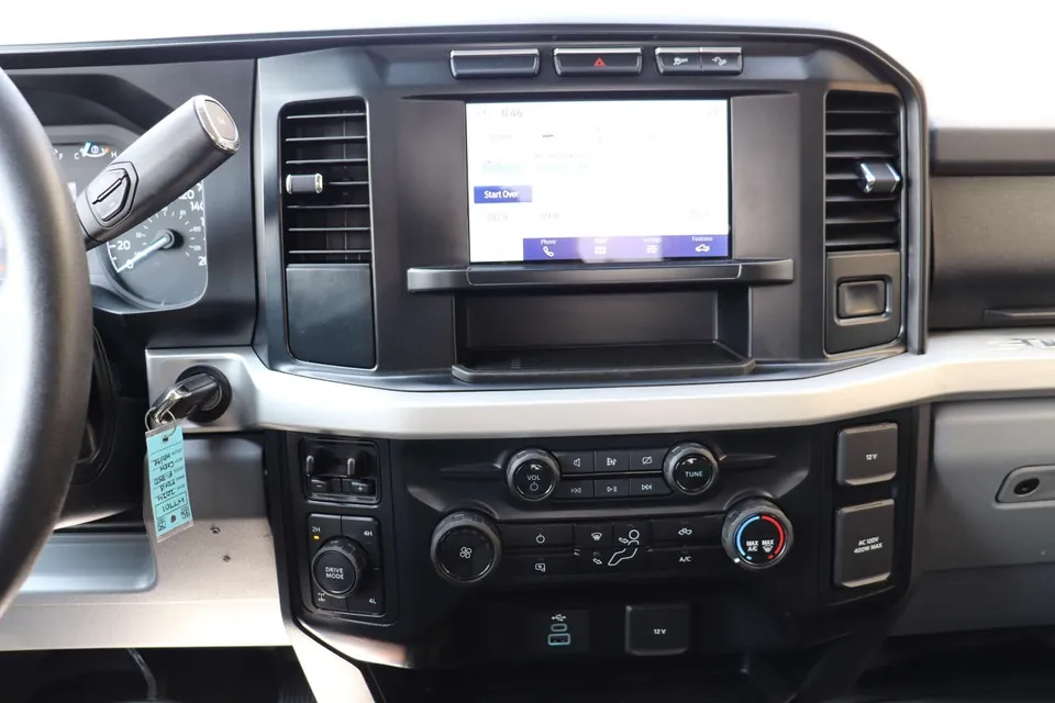 Ford F350 2024 photo 2
