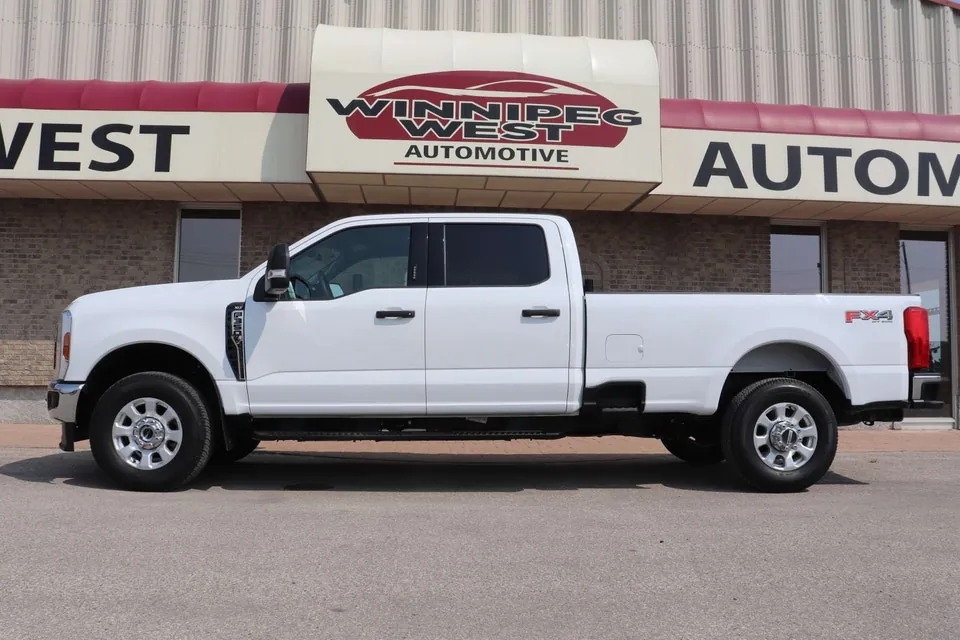 Ford F350 2024 photo 3