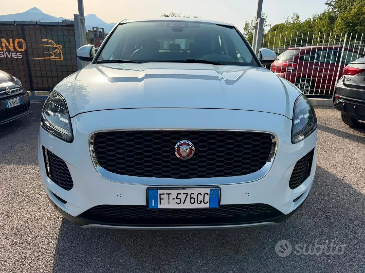 Jaguar E-Pace 2018 photo 3