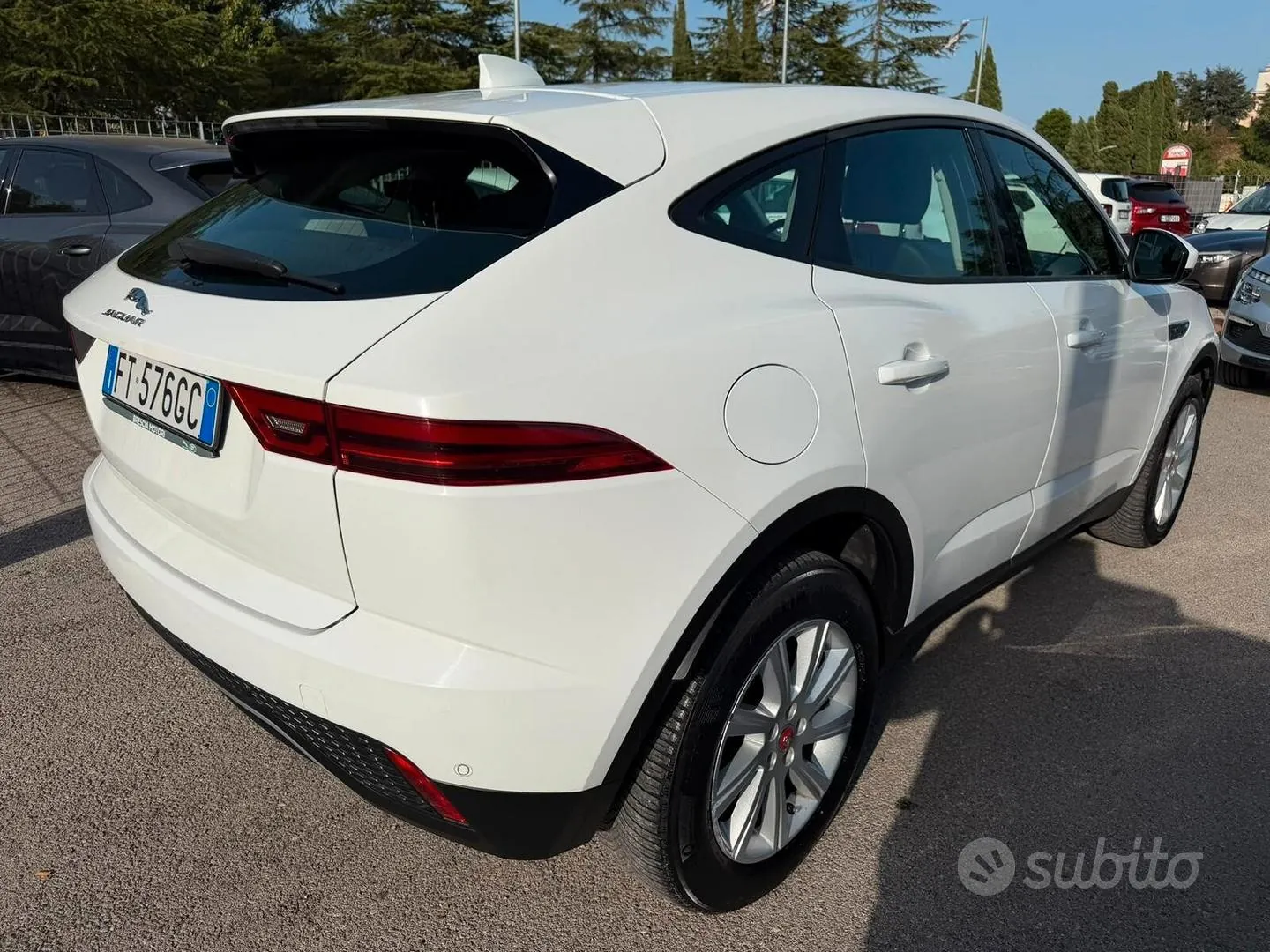 Jaguar E-Pace 2018 photo 5