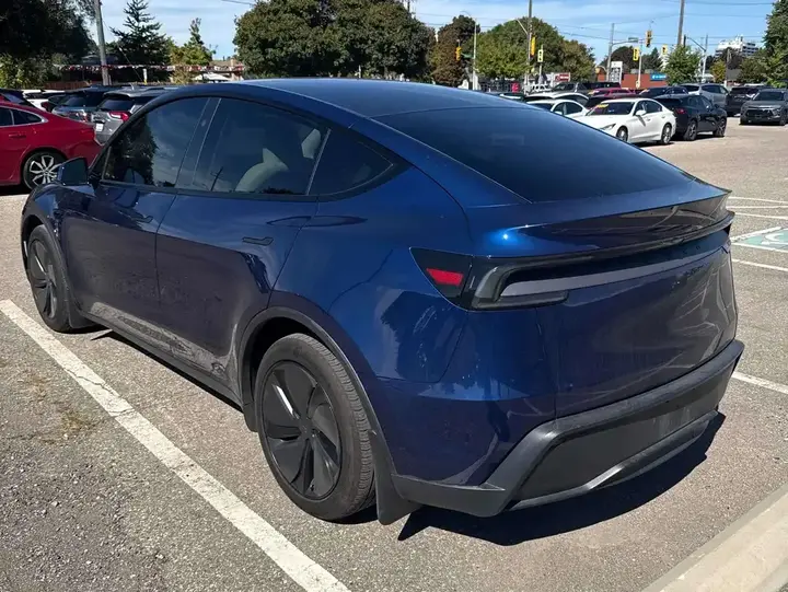 Tesla Model Y 2026 photo 3