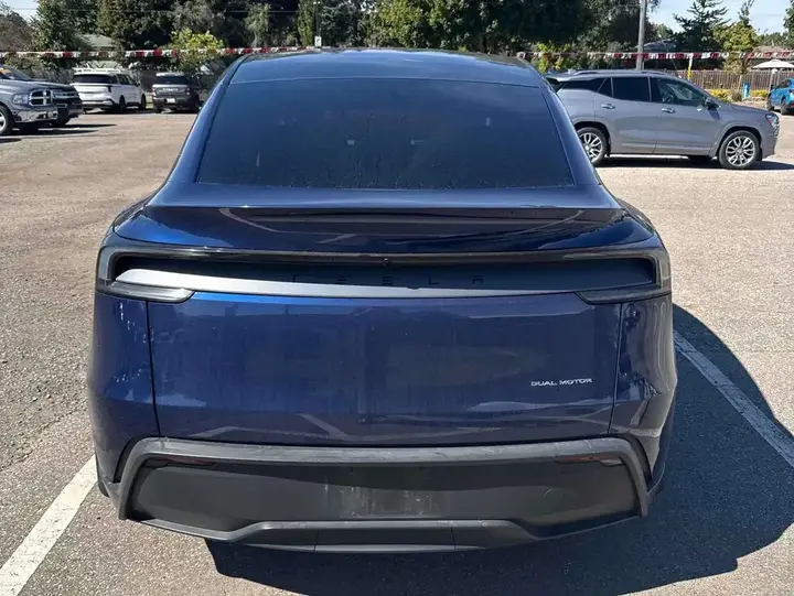 Tesla Model Y 2026 photo 4
