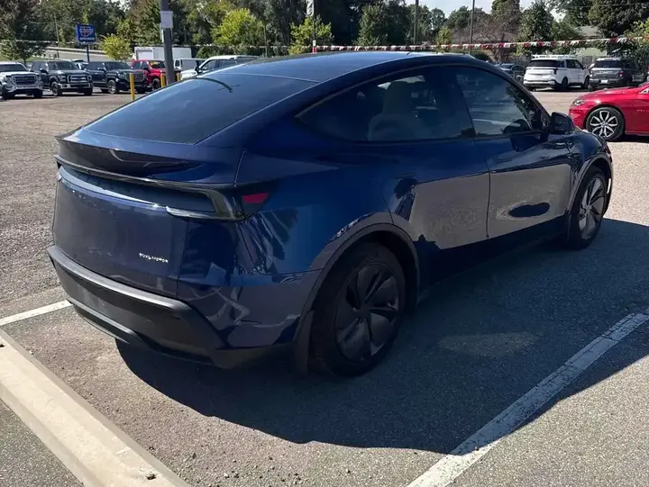 Tesla Model Y 2026 photo 5