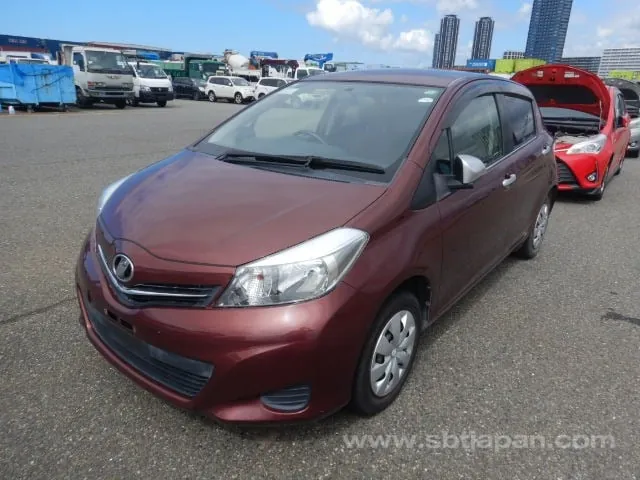 Toyota Vitz 2011 photo 2