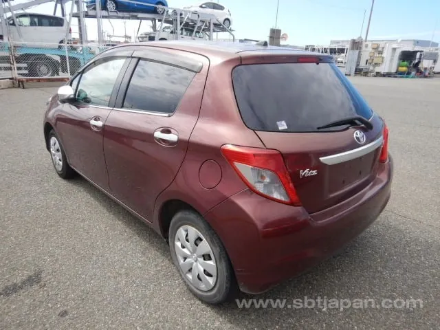 Toyota Vitz 2011 photo 3
