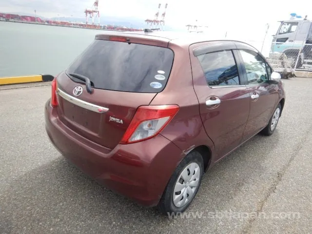 Toyota Vitz 2011 photo 4