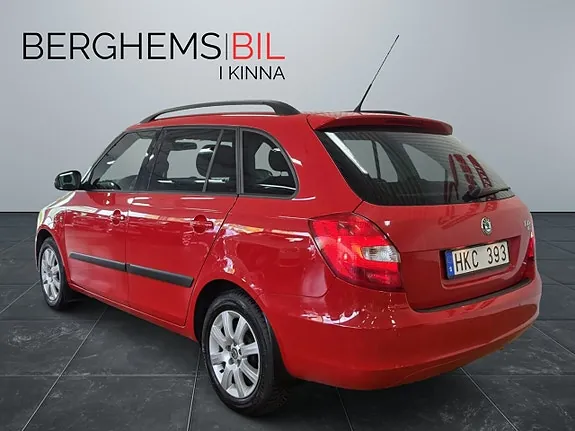 Skoda Fabia 2011 photo 3