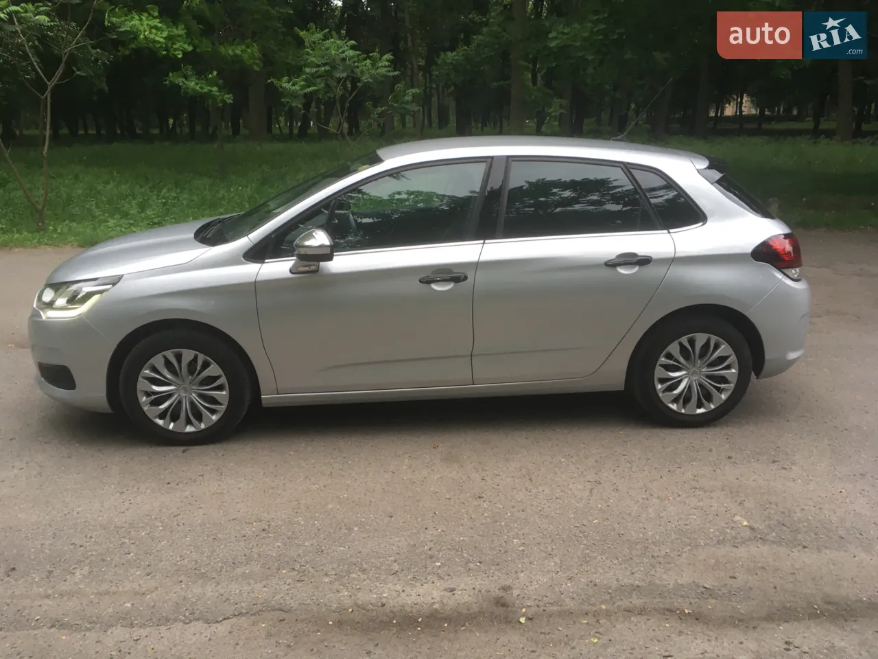 Citroen C4 2015 photo 3