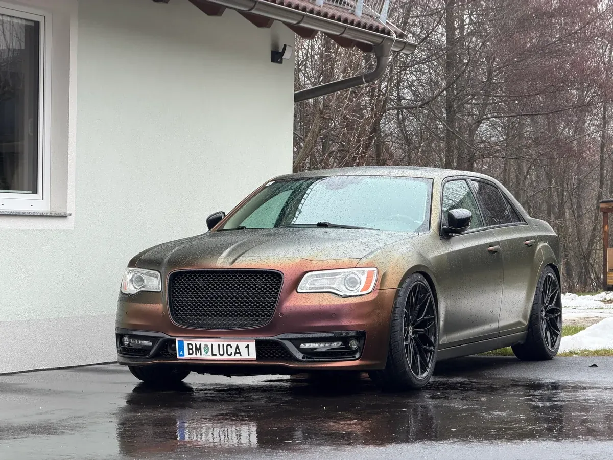 Lancia Thema 2012 photo 2