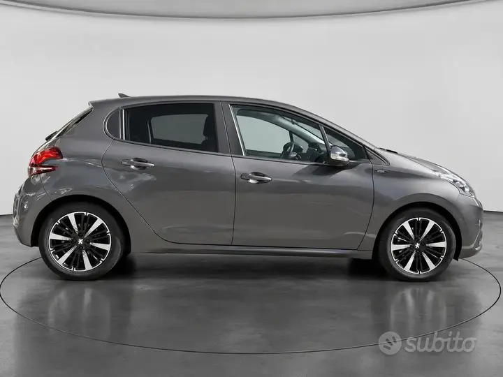 Peugeot 208 2019 photo 3