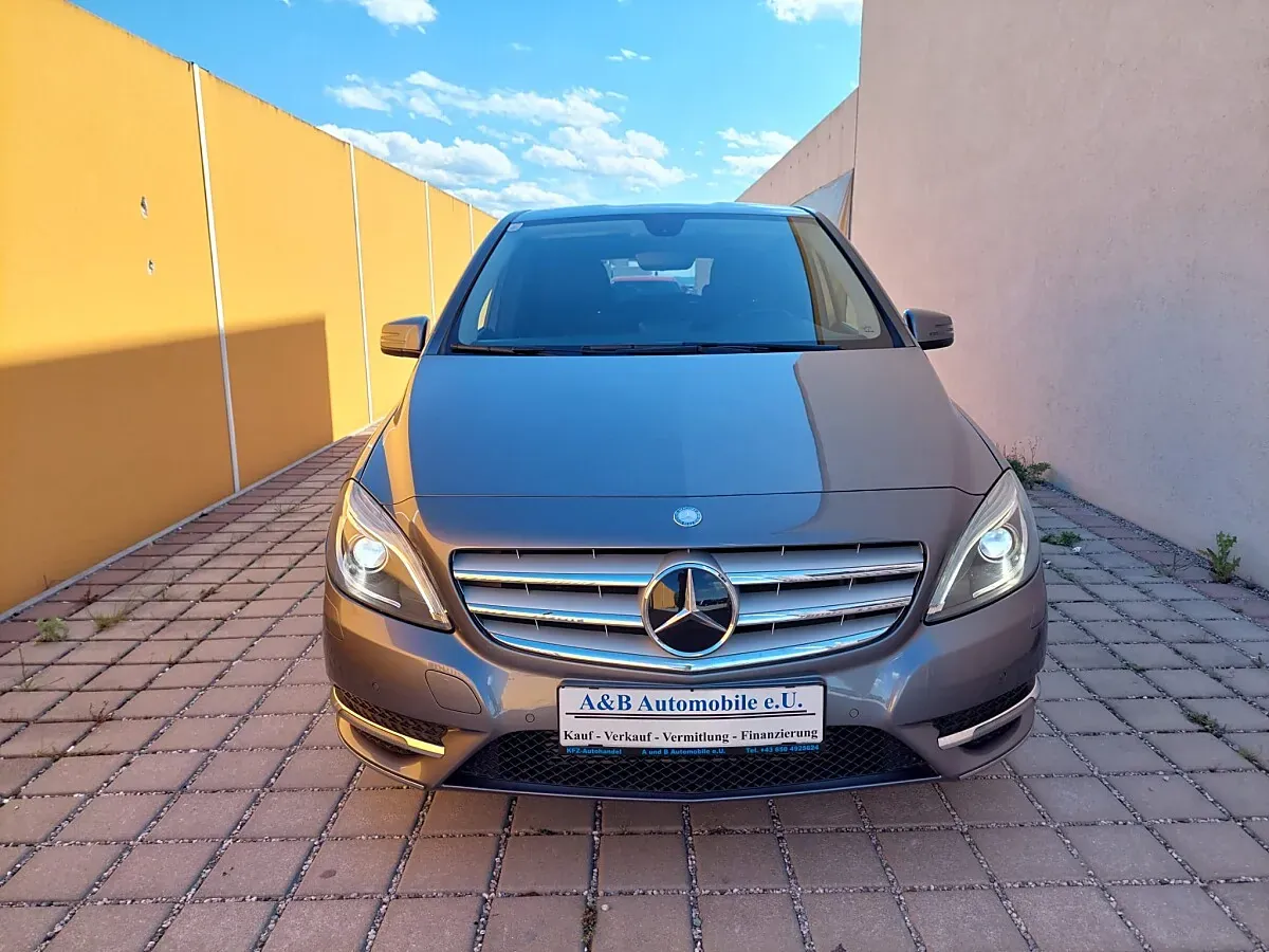 Mercedes-Benz B-Class 2013 photo 2
