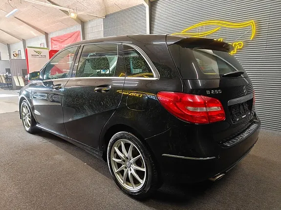Mercedes-Benz B250 2013 photo 3