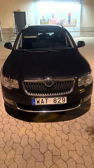 Skoda Superb 2010 photo 4