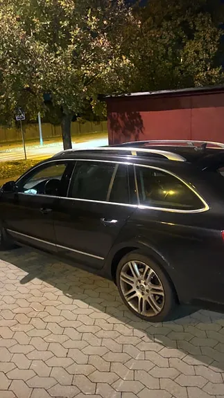 Skoda Superb 2010 photo 2