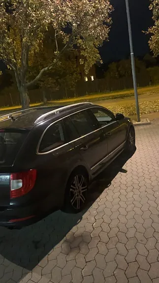 Skoda Superb 2010 photo 3