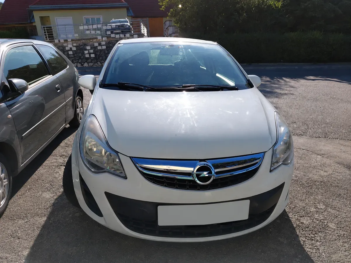 Opel Corsa 2011 photo 2