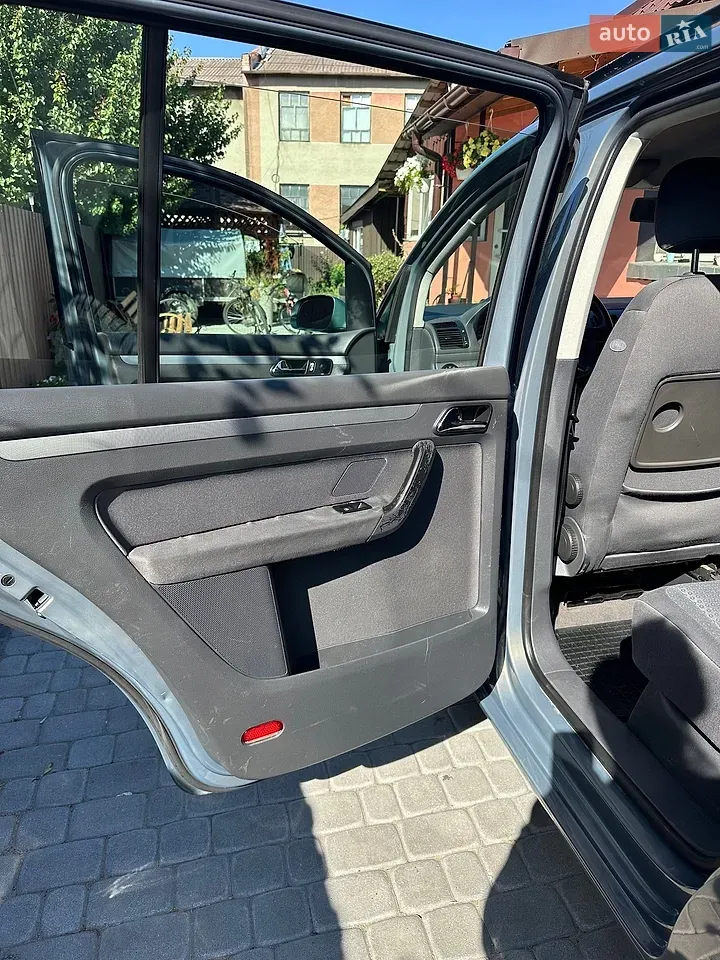 Volkswagen Touran 2003 photo 5