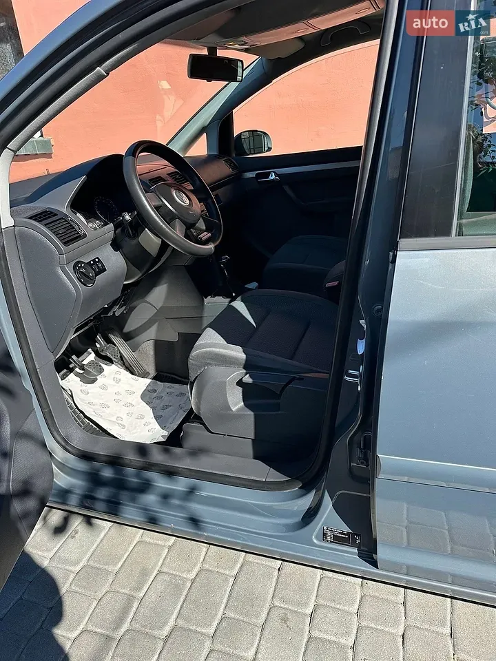 Volkswagen Touran 2003 photo 3