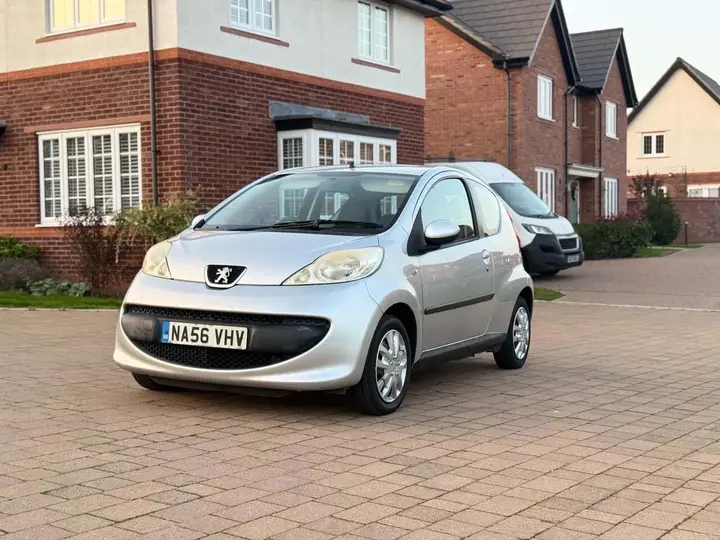 Peugeot 107 2006 photo 2