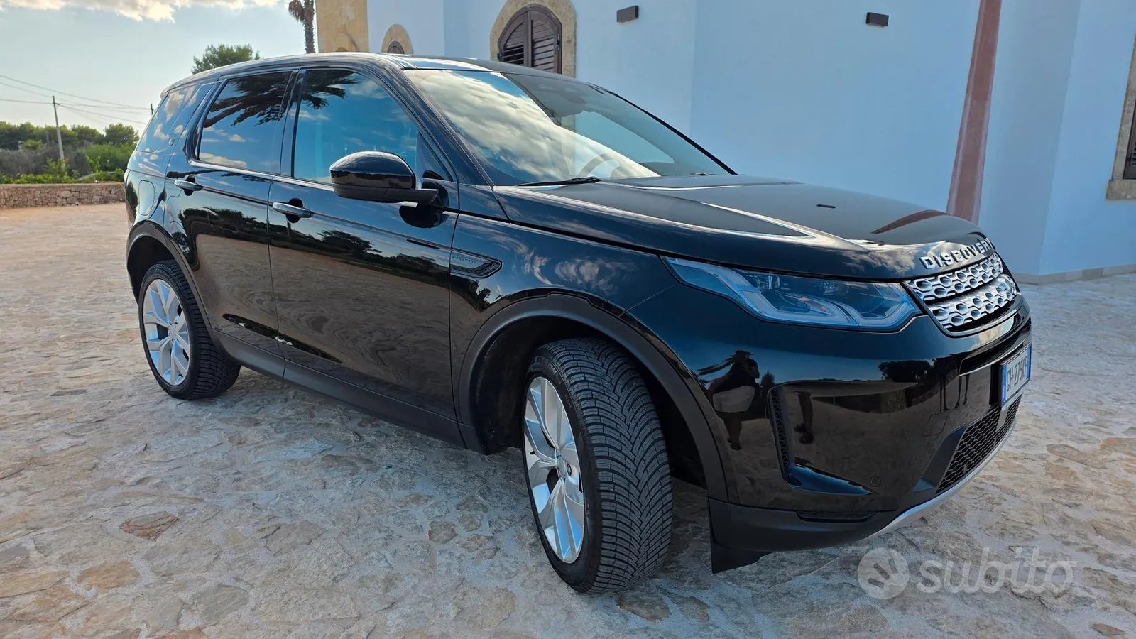 Land Rover Discovery Sport 2022 photo 2