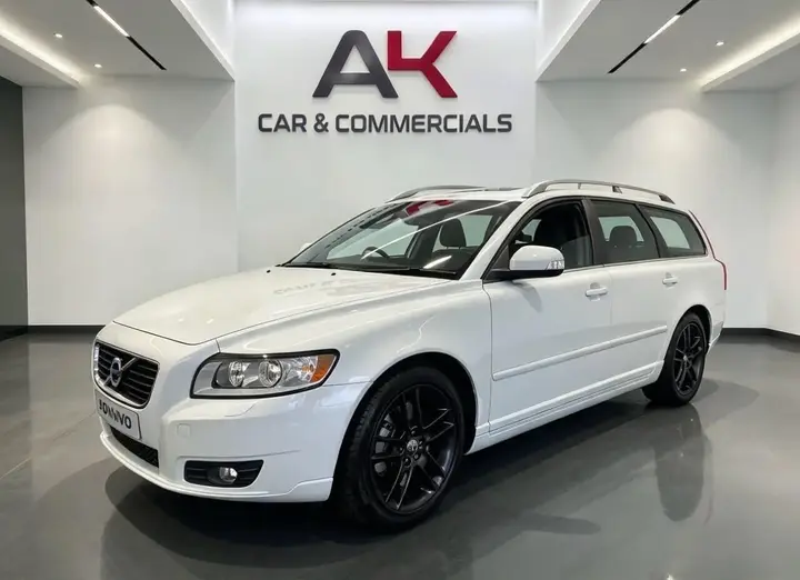 Volvo V50 2011 photo 2