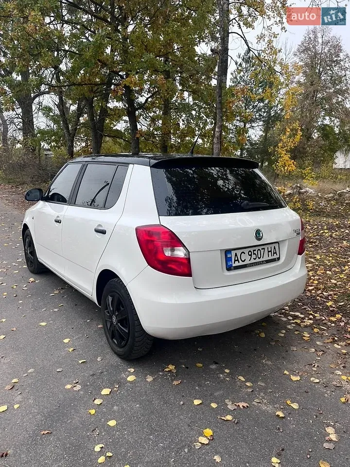 Skoda Fabia 2010 photo 4