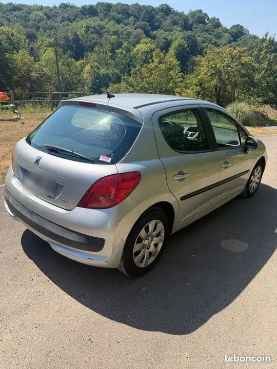 Peugeot 207 2007 photo 2