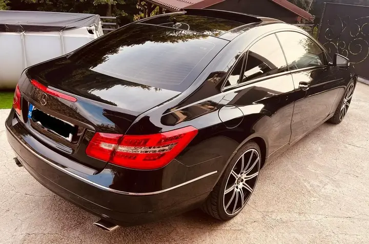 Mercedes-Benz E-Class 2010 photo 2