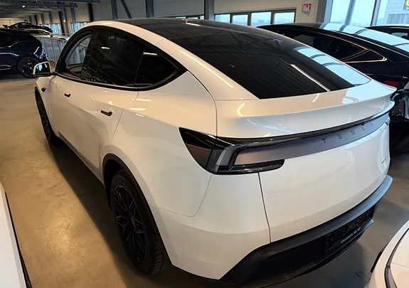 Tesla Model Y 2025 photo 3