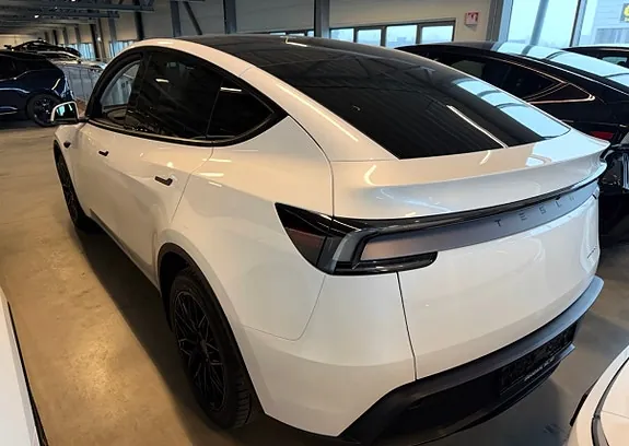 Tesla Model Y 2025 photo 5