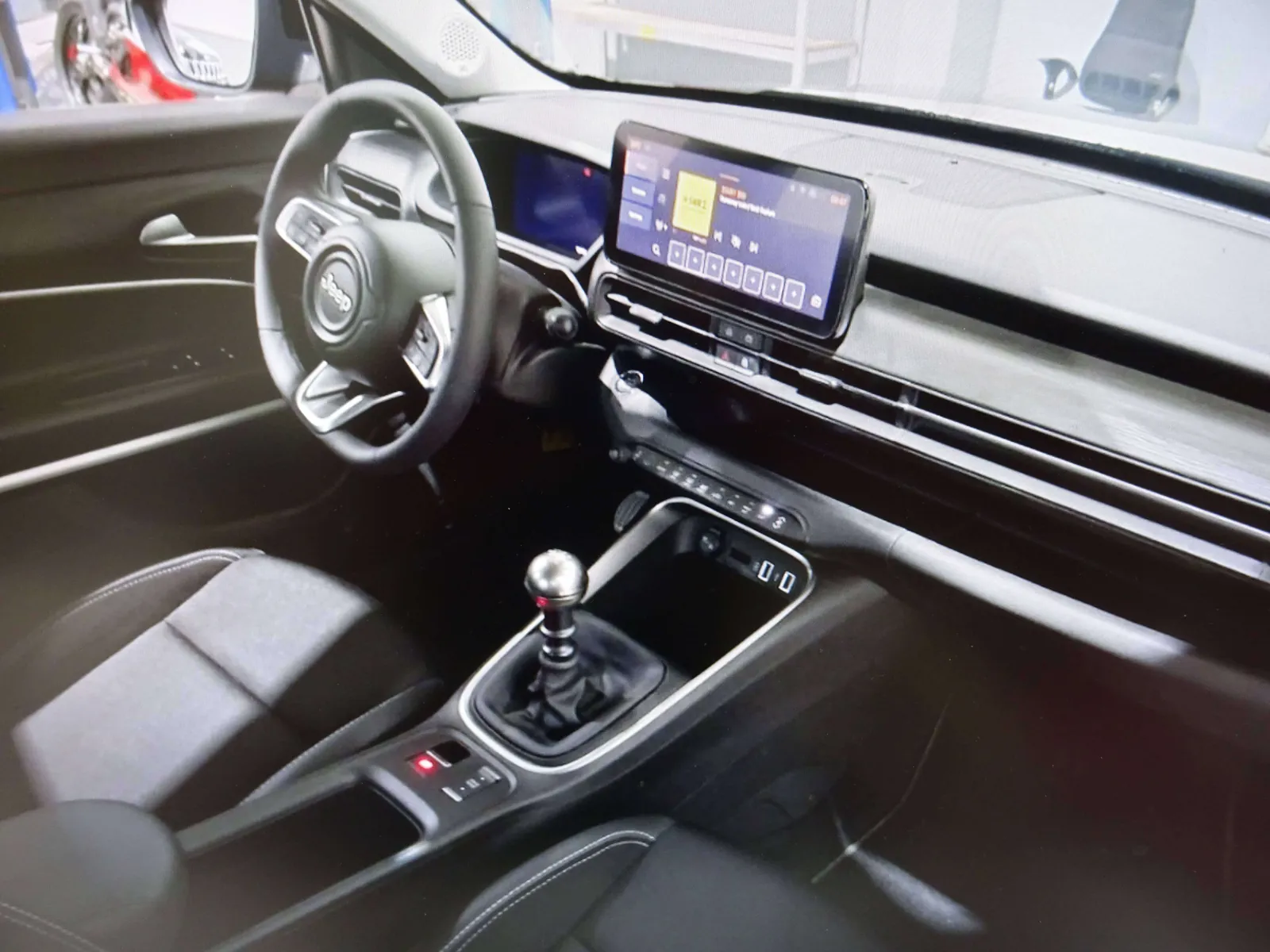 Jeep Avenger Altitude 2024 photo 3