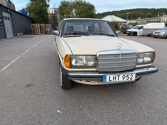 Mercedes-Benz 240 D