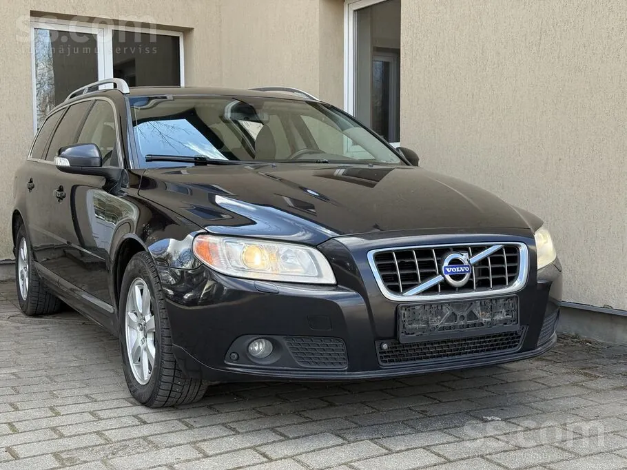 Volvo V70 2010 photo 2