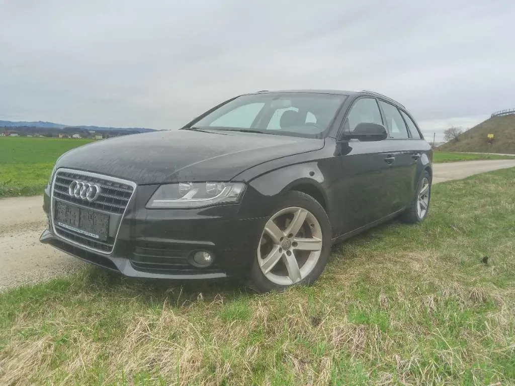 Audi A4 2011 photo 2