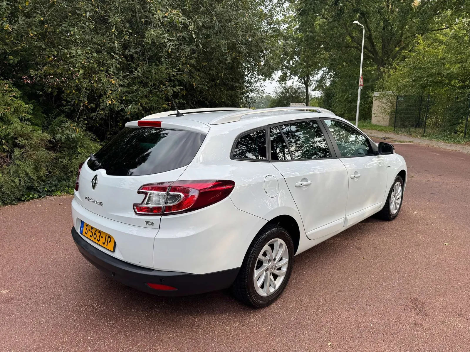 Renault Megane Estate 2015 photo 5