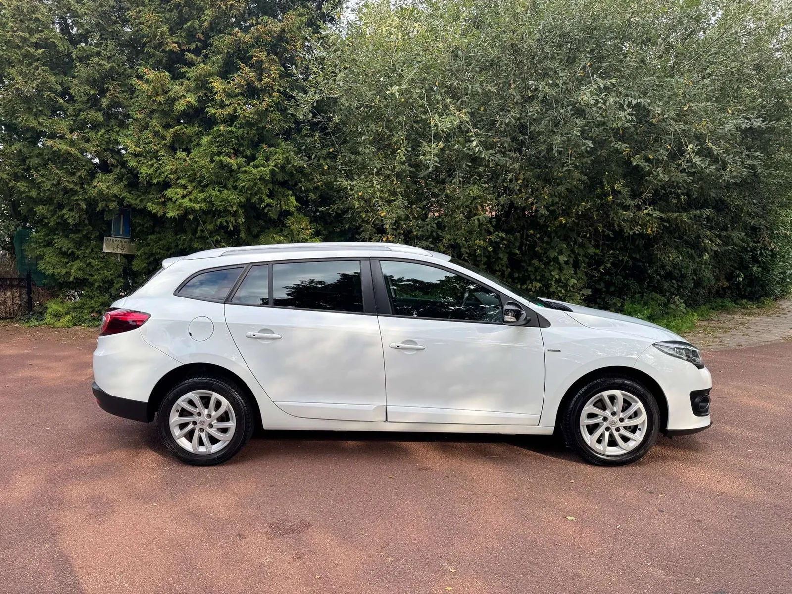 Renault Megane Estate 2015 photo 4