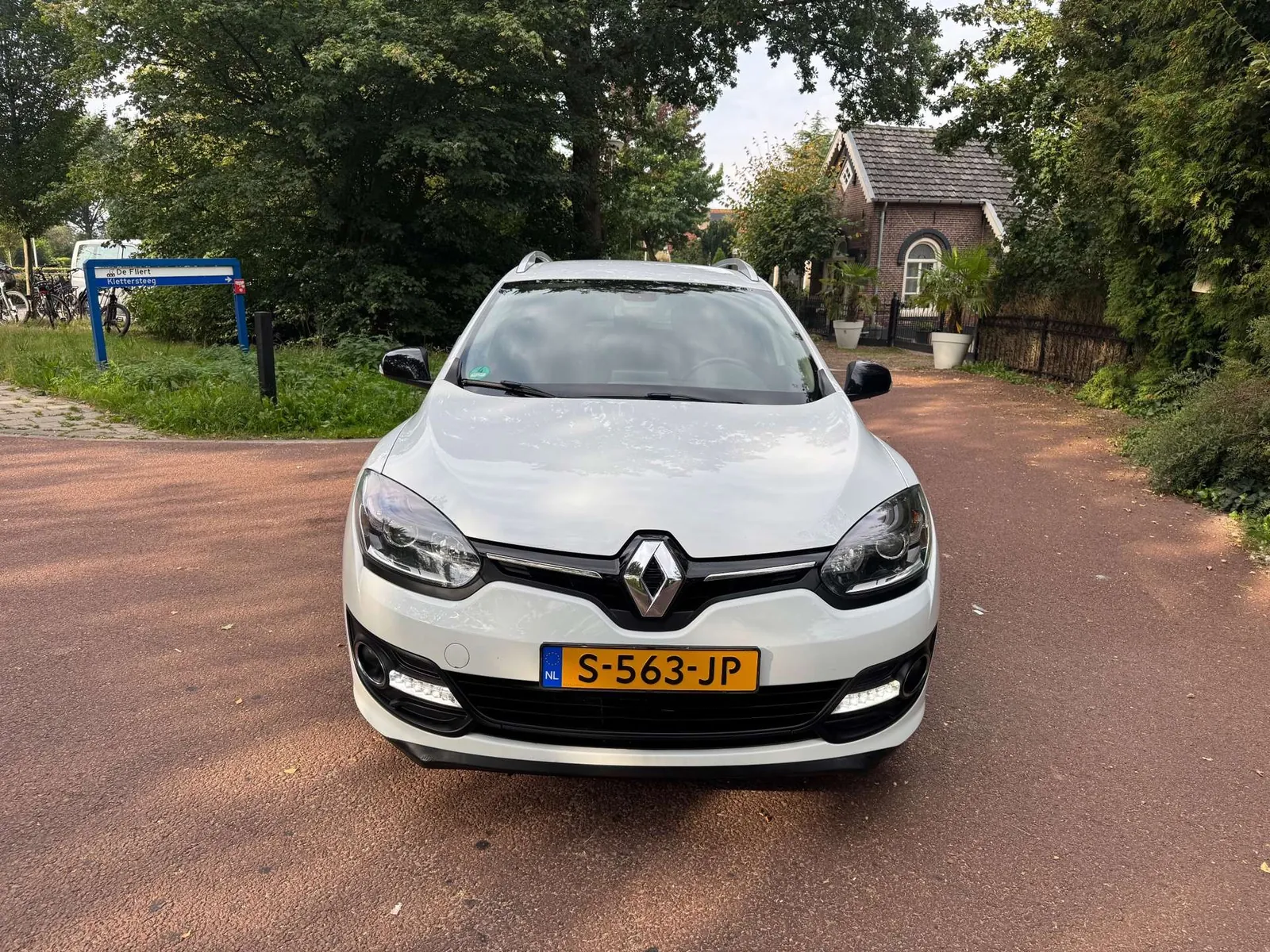 Renault Megane Estate 2015 photo 2