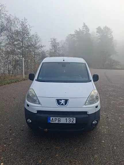 Peugeot Partner 2010 photo 2