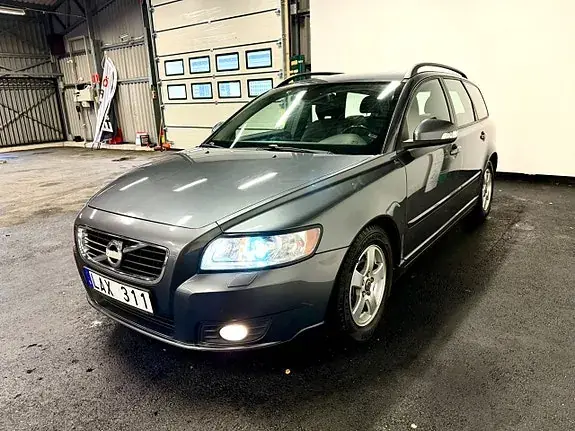 Volvo V50 2011 photo 2