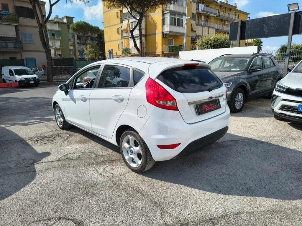 Ford Fiesta 2011 photo 4