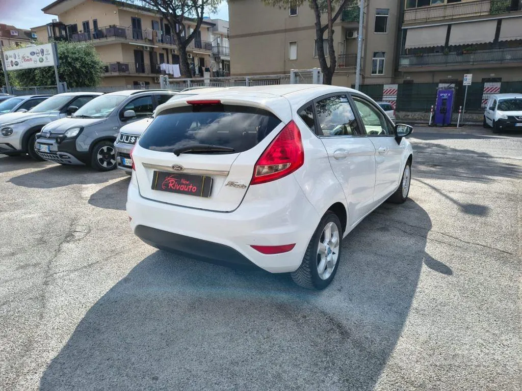 Ford Fiesta 2011 photo 5