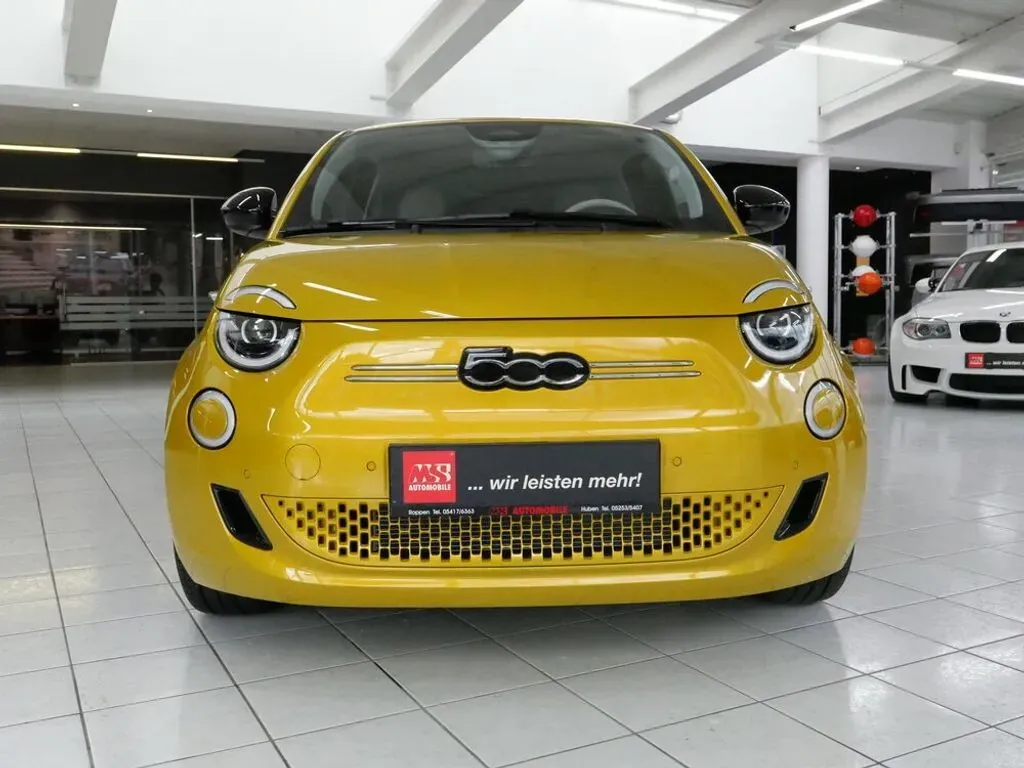 Fiat 500E photo 2