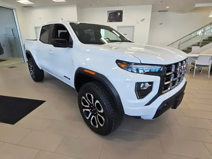 GMC Canyon 2026 photo 2