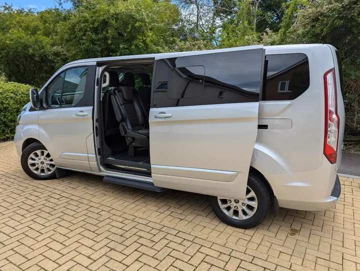 Ford Tourneo Custom 2019 photo 3