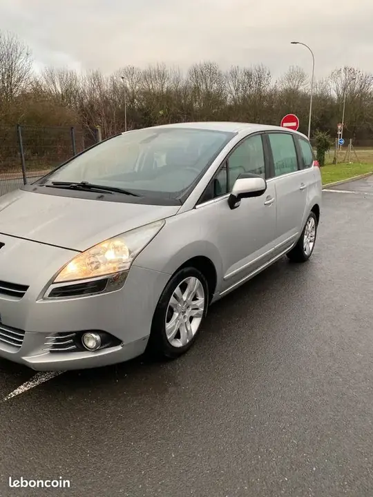 Peugeot 5008 2011 photo 2