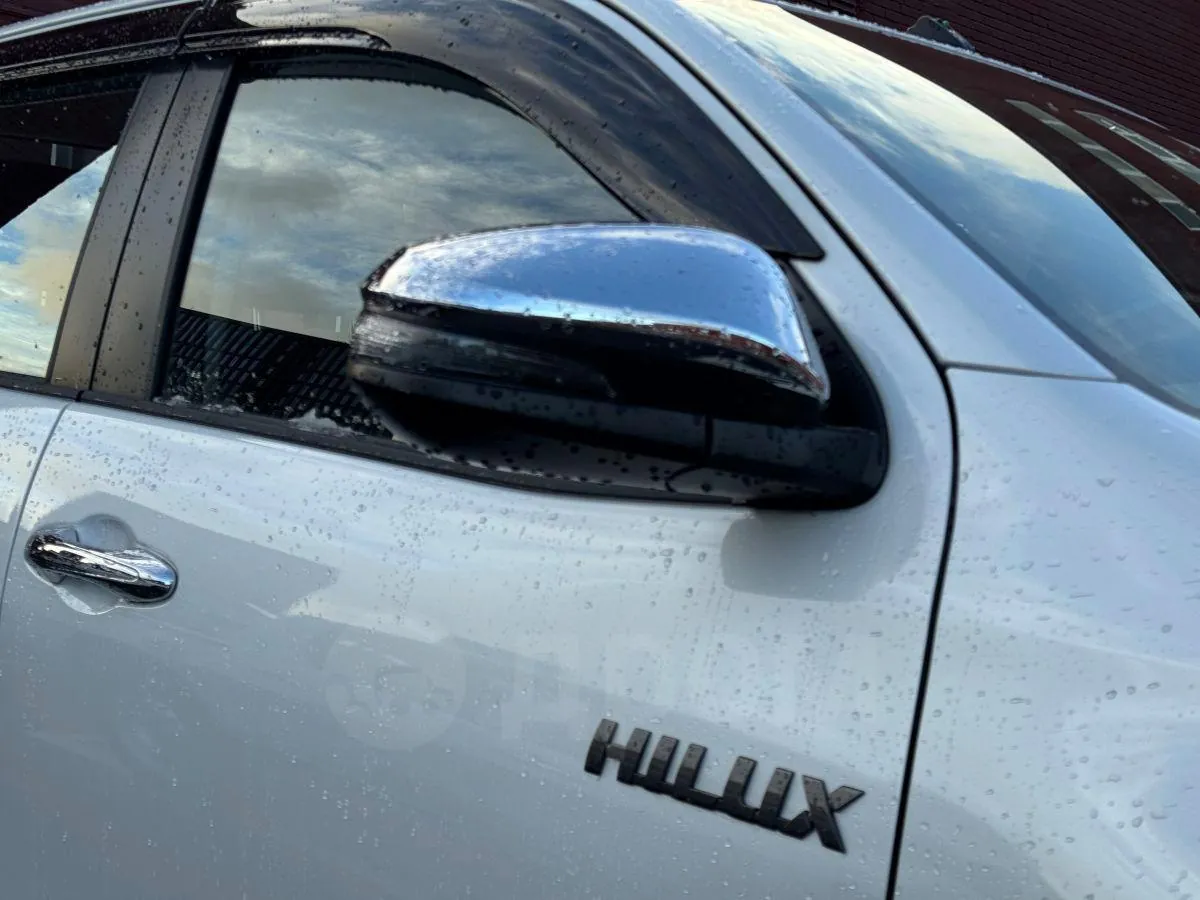 Toyota Hilux 2024 photo 2