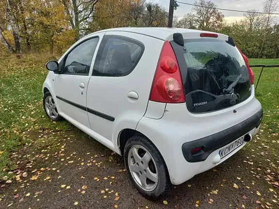 Peugeot 107 2010 photo 3