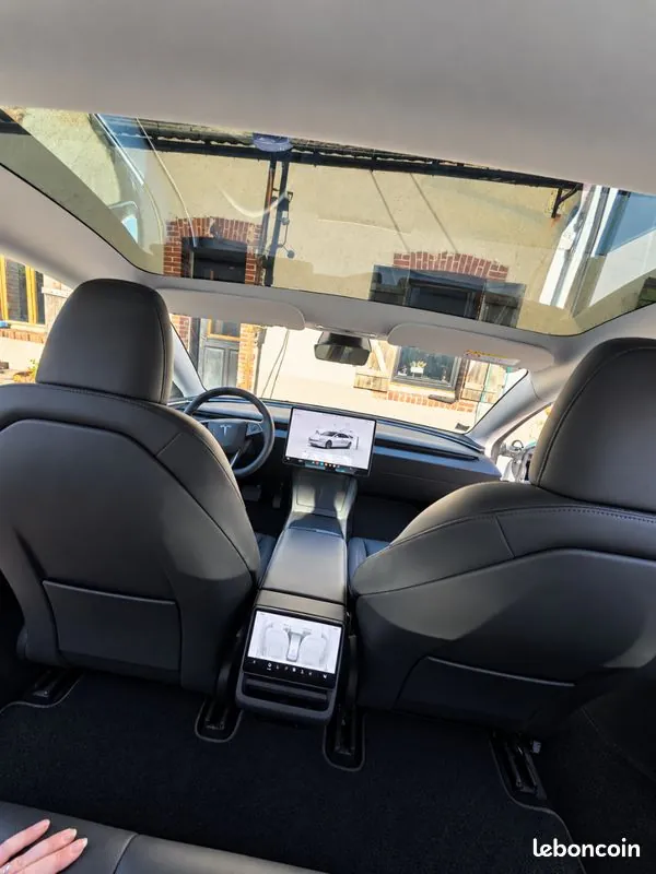 Tesla Model 3 2023 photo 3