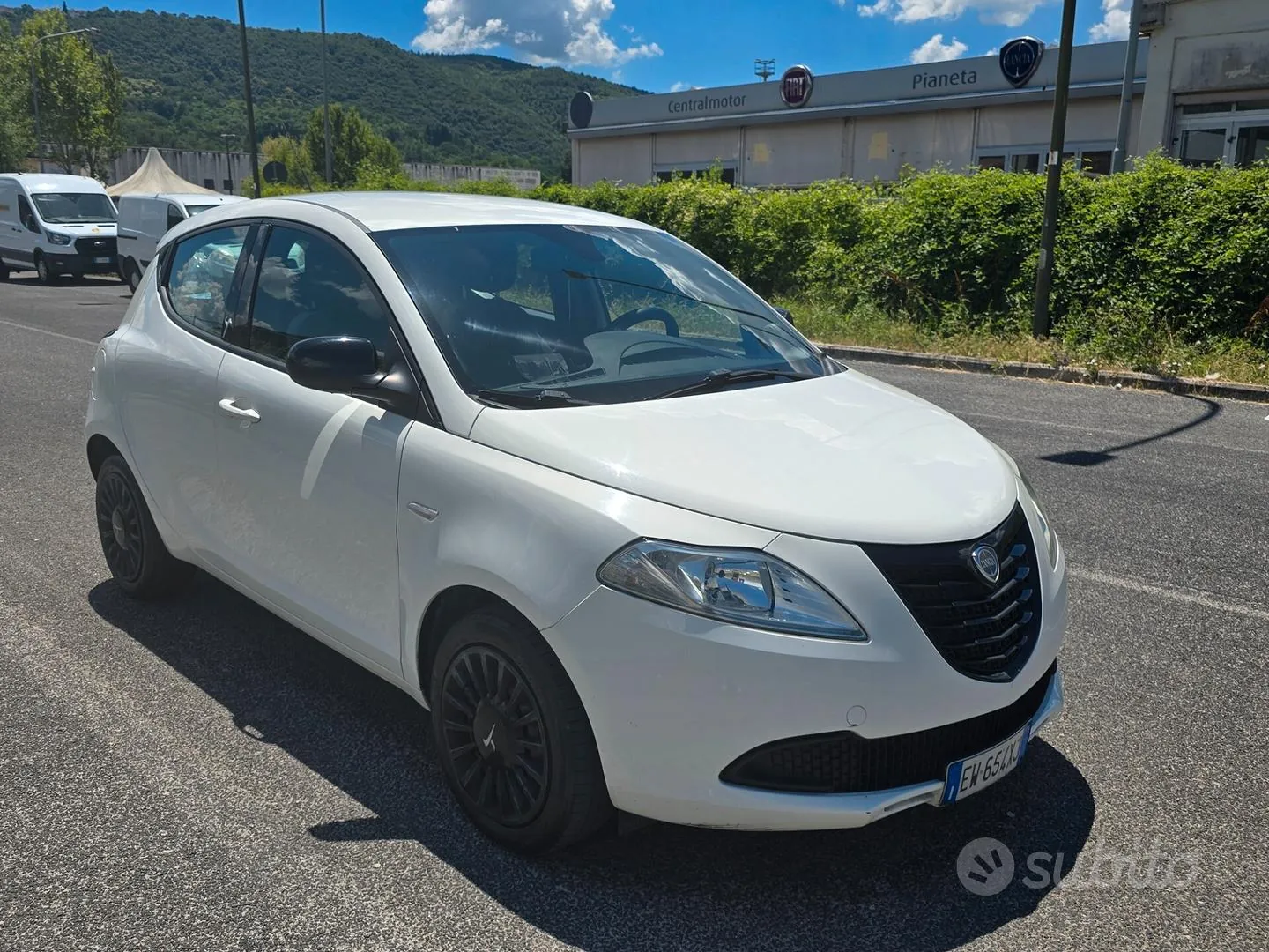 Lancia Ypsilon 2014 photo 2